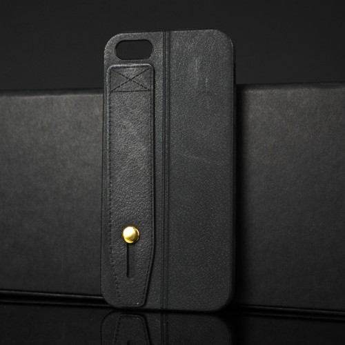 Силиконовый матовый непрозрачный чехол с текстурным покрытием Кожа и петлей-держателем для Iphone 5s/5/SE, цвет Черный